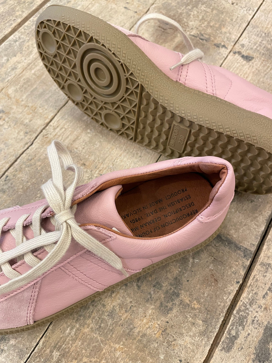 German trainer NEW color 入荷です