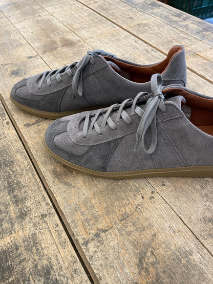 ジャーマンミリタリートレーナー / German military trainer
